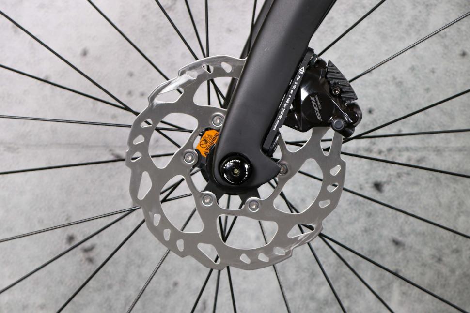 2023 Pinarello X3 105 Di2 - front disc brake.jpg