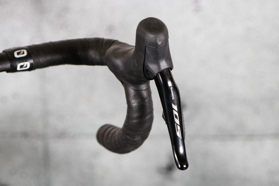 2023 Pinarello X3 105 Di2 - lever.jpg