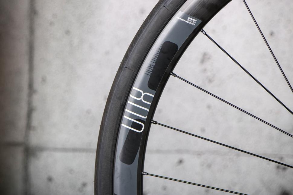 2023 Pinarello X3 105 Di2 - rim.jpg