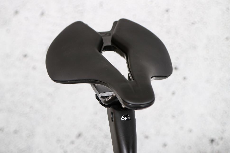 2023 Pinarello X3 105 Di2 - saddle 2.jpg