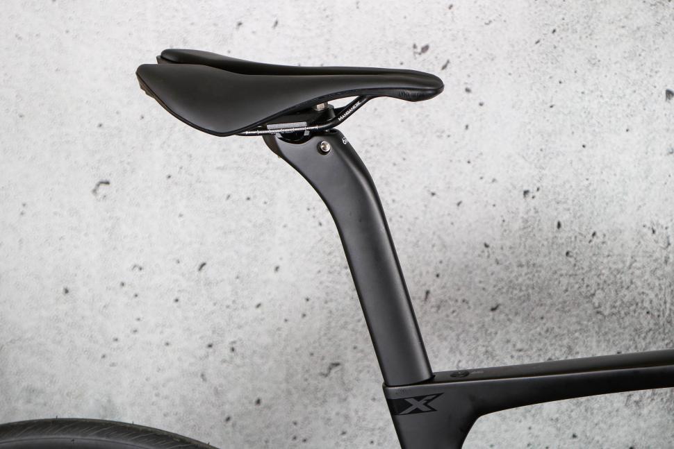 2023 Pinarello X3 105 Di2 - saddle and seat post.jpg