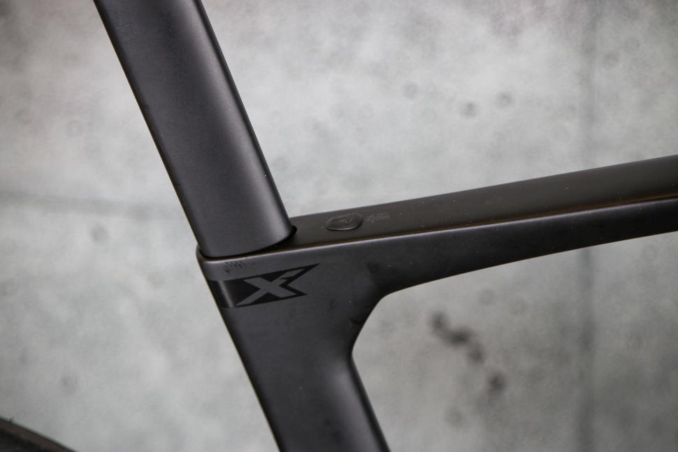 2023 Pinarello X3 105 Di2 - seat post detail.jpg