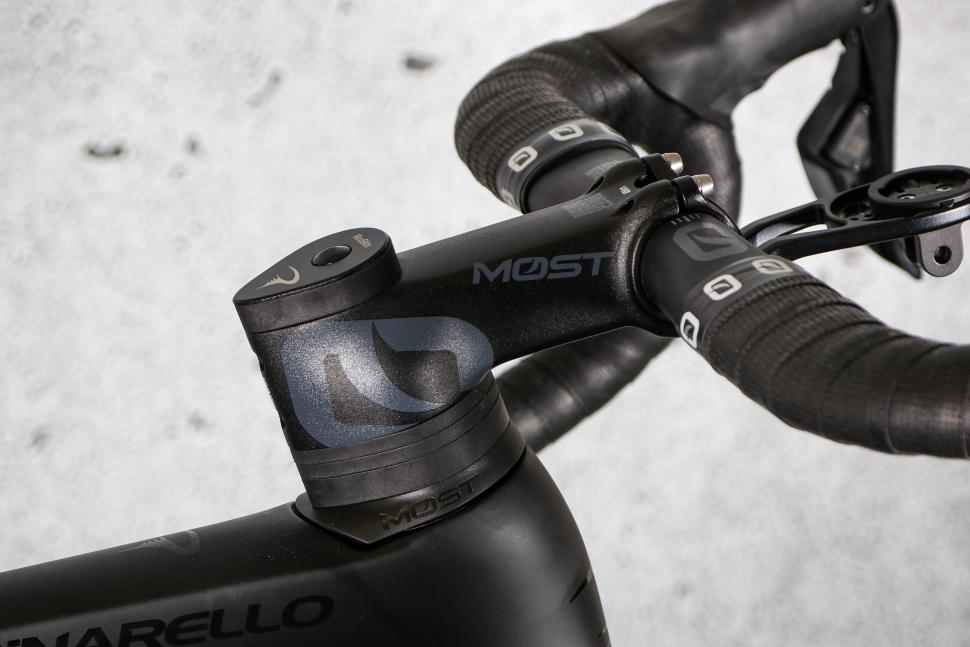 2023 Pinarello X3 105 Di2 - stem.jpg