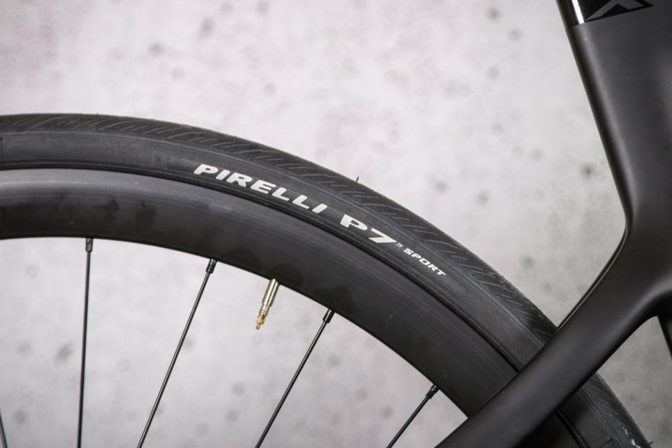 2023 Pinarello X3 105 Di2 - tyre.jpg