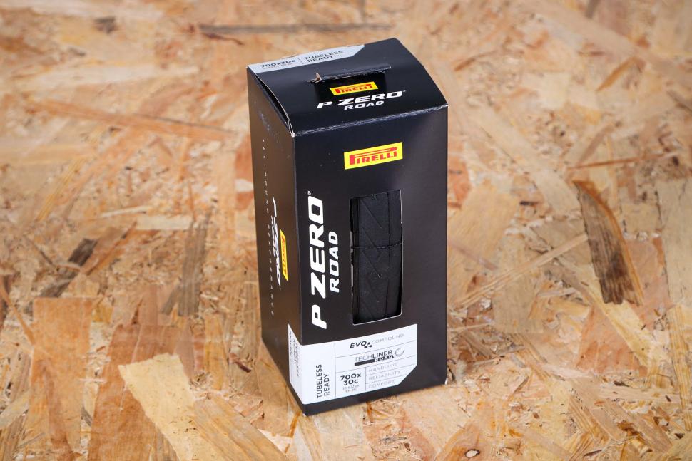 2023 Pirelli P Zero Road TLR Black 700x30 - boxed.jpg