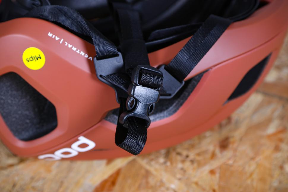 2023 Poc Ventral Air Mips - clip.jpg