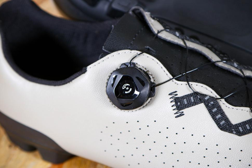 2023 Quoc Escape MTB shoes - dial.jpg
