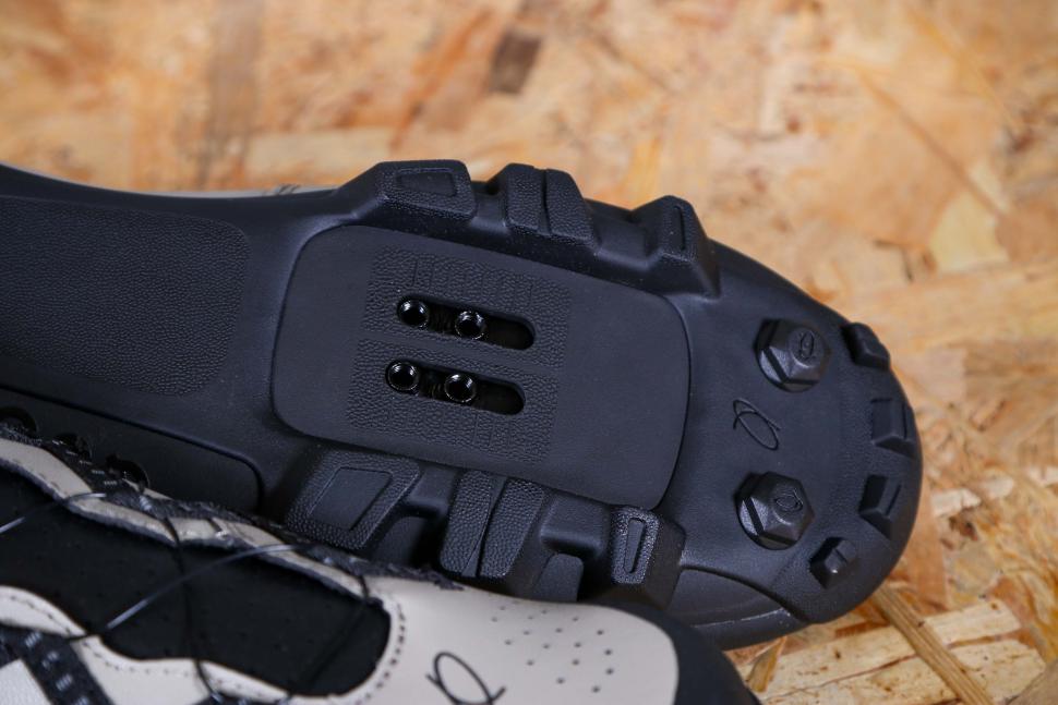 2023 Quoc Escape MTB shoes - sole front.jpg
