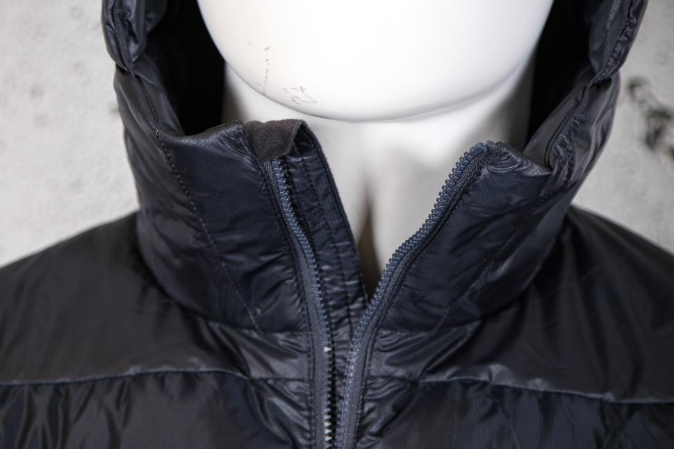 2023 Rapha Men's Explore Down Jacket - collar.jpg