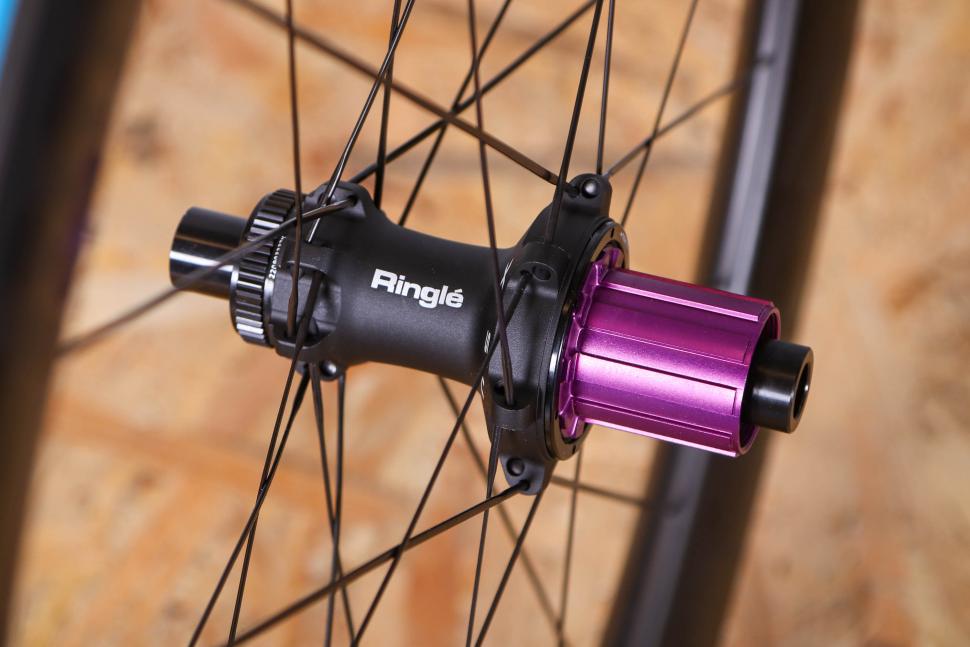 2023 Reynolds Blacklabel 60 Expert DB wheelset - rear hub.jpg