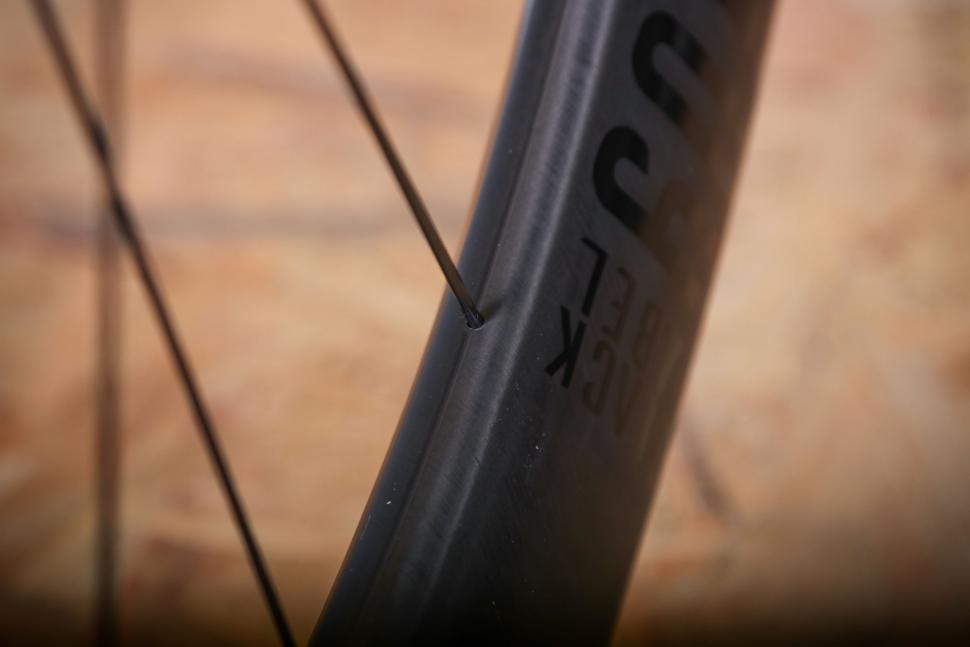 2023 Reynolds Blacklabel 60 Expert DB wheelset - spoke.jpg