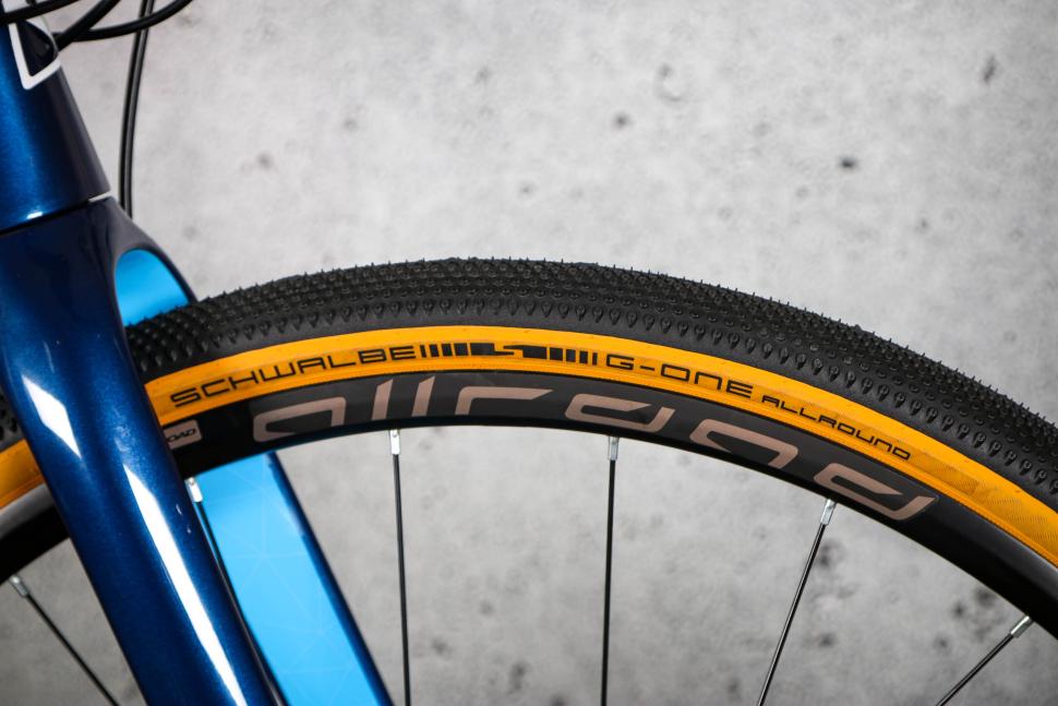 2023 Ribble CGR SL - Sport - tyre and rim.jpg