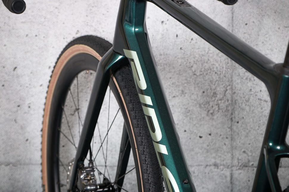 2023 Ridley Grifn - downtube shape 1.jpg
