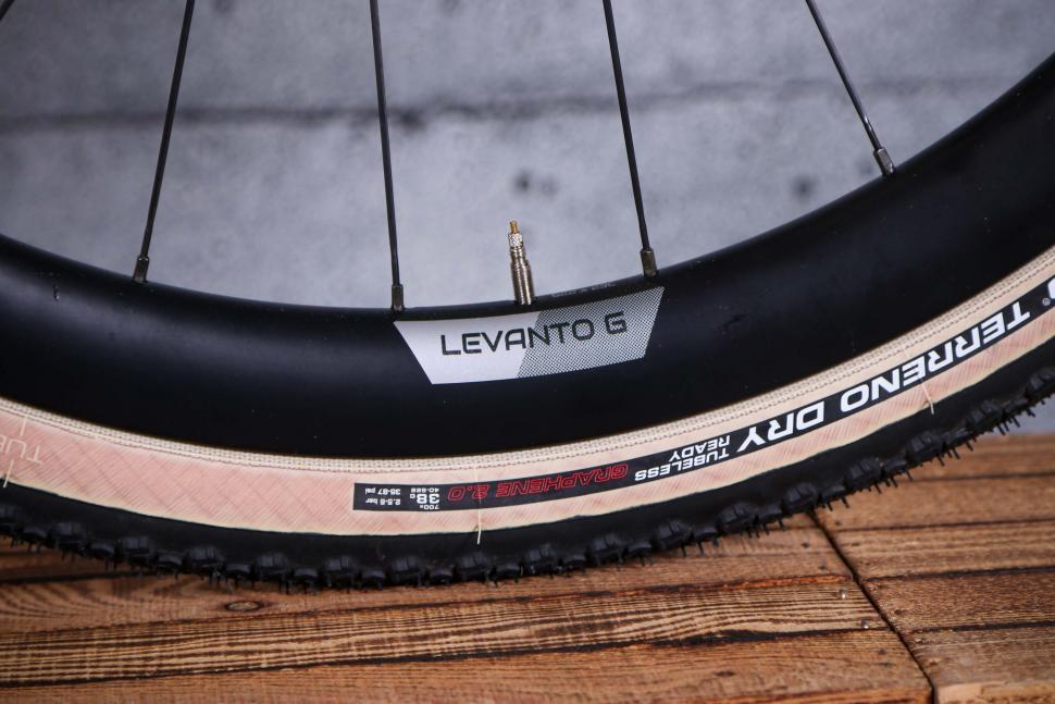 2023 Ridley Grifn - rim and tyre.jpg