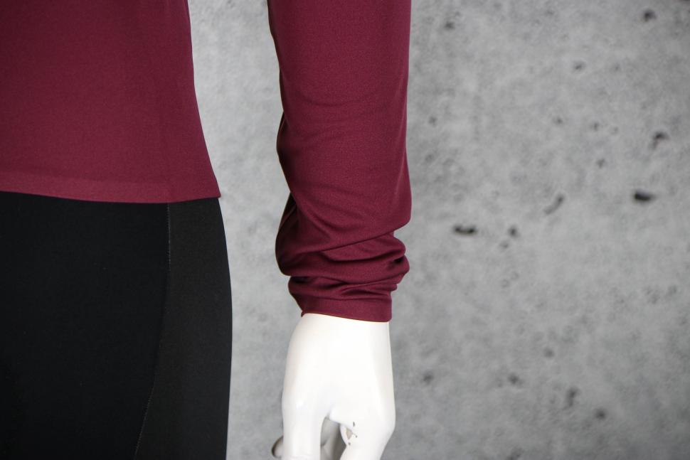 2023 Santini Adapt Multi - Jacket - cuff.jpg