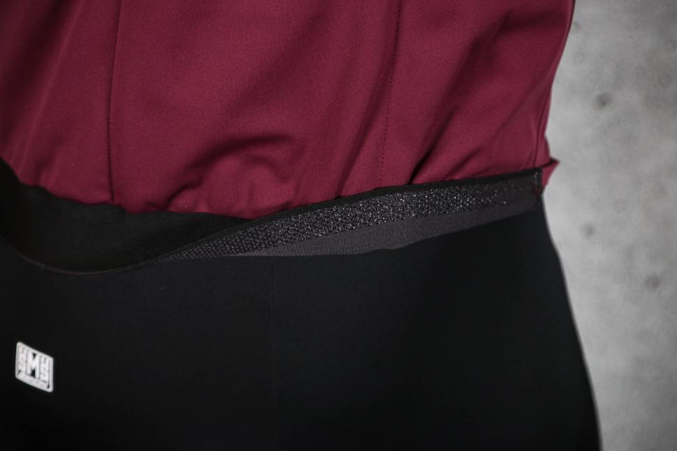 2023 Santini Adapt Multi - Jacket - gripper.jpg