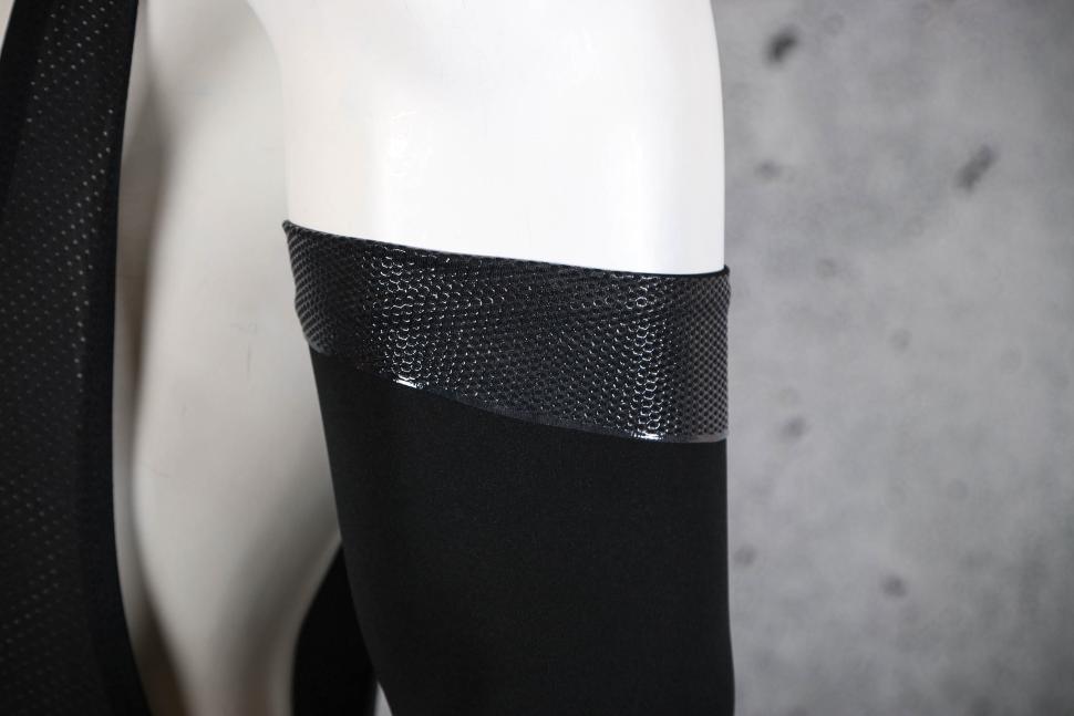 2023 Santini Adapt Shell - Short Sleeve Jacket - arm warmer cuff gripper.jpg