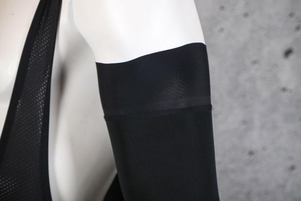 2023 Santini Adapt Shell - Short Sleeve Jacket - arm warmer cuff.jpg