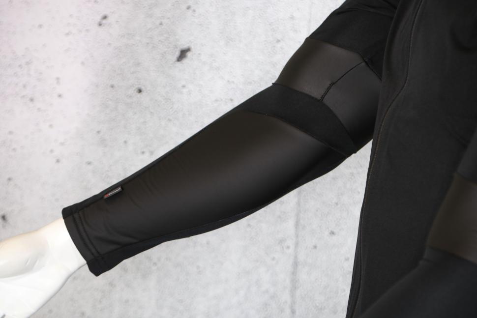2023 Santini Adapt Shell - Short Sleeve Jacket - arm warmer inner panel.jpg