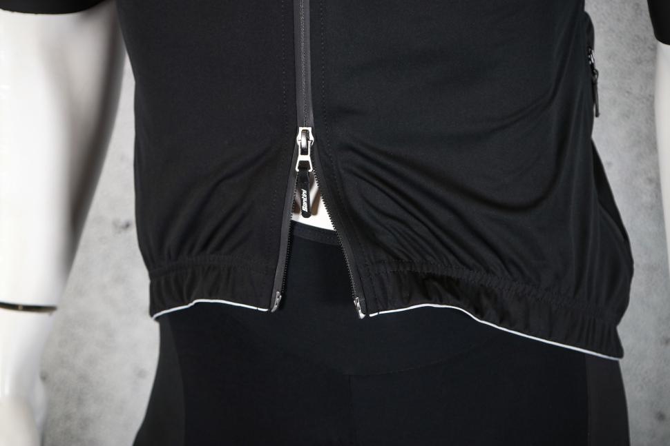 2023 Santini Adapt Shell - Short Sleeve Jacket - zip detail.jpg