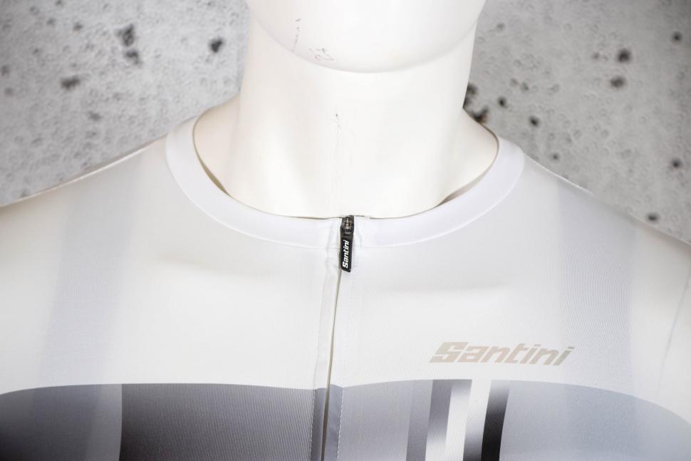 2023 Santini Mirage jersey - collar.jpg