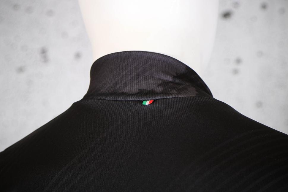 2023 Santini Pure Dye - Jersey - collar back.jpg