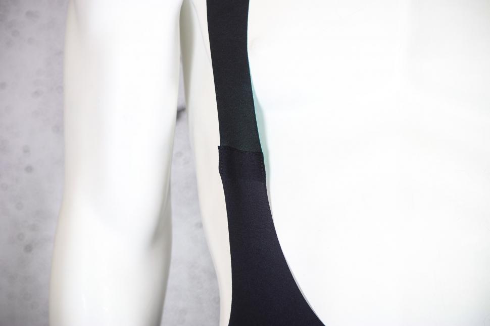 2023 Santini Redux Speed Shorts - strap detail.jpg