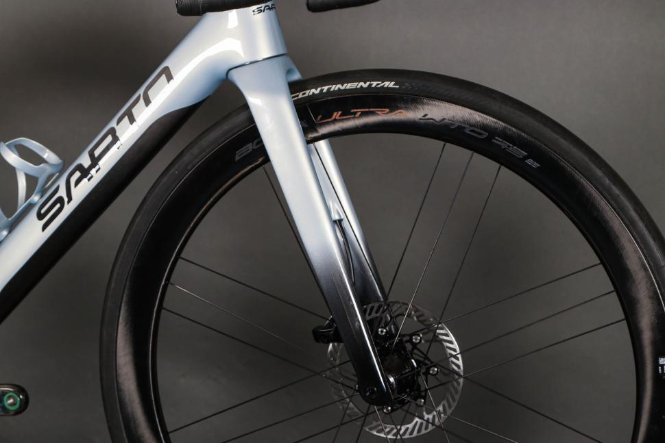 2023 Sarto Raso Super Record Wireless - fork.jpg