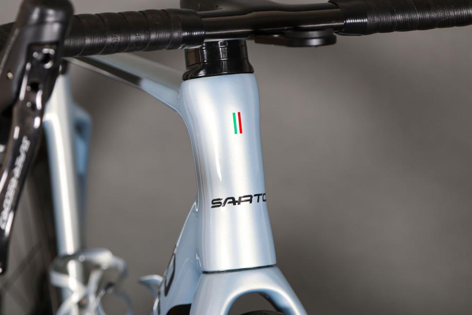 2023 Sarto Raso Super Record Wireless - head tube badge.jpg