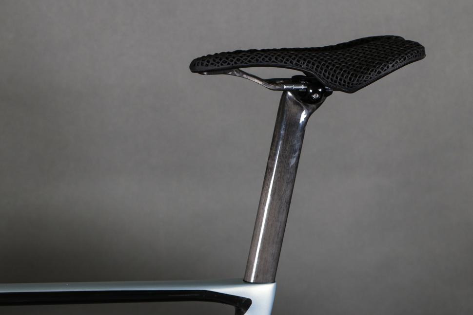 2023 Sarto Raso Super Record Wireless - saddle and seat post.jpg