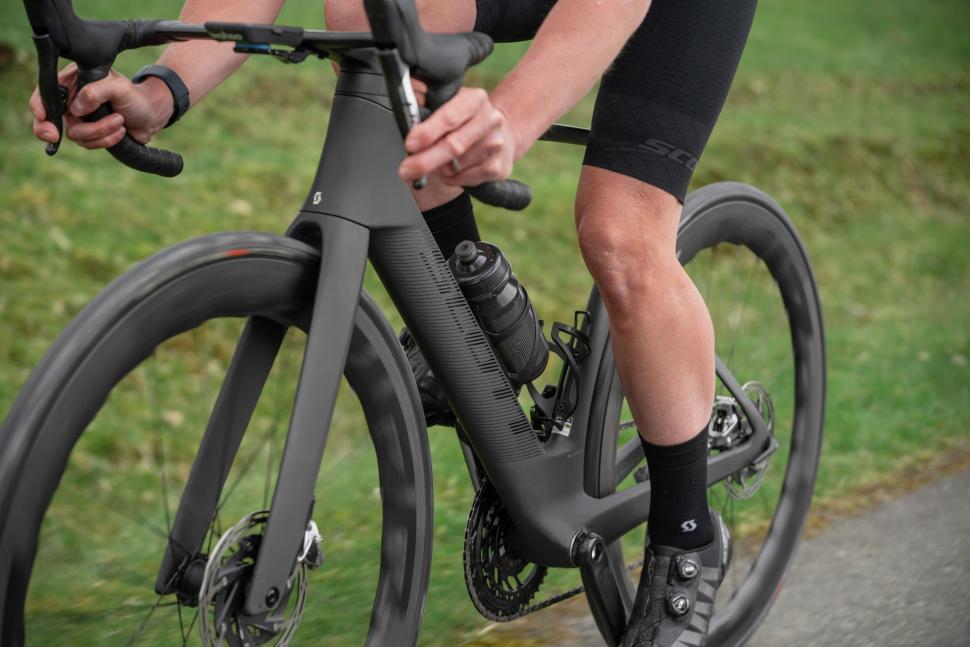 2023 Scott Foil RC Pro - riding-1