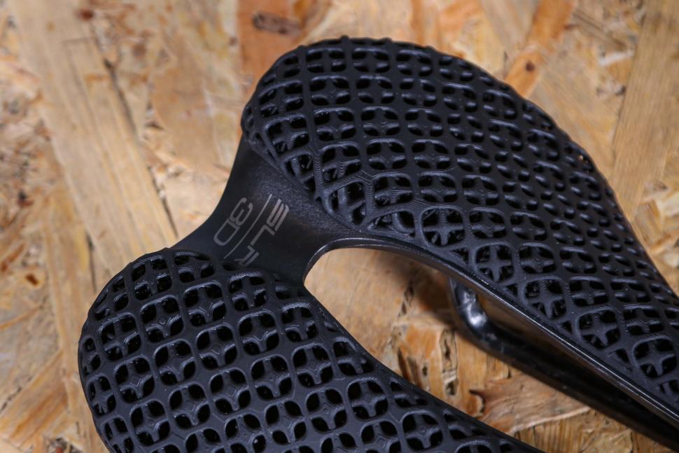 2023 Selle Italia SLR Boost 3D Kit Carbonio Superflow saddle - rear.jpg