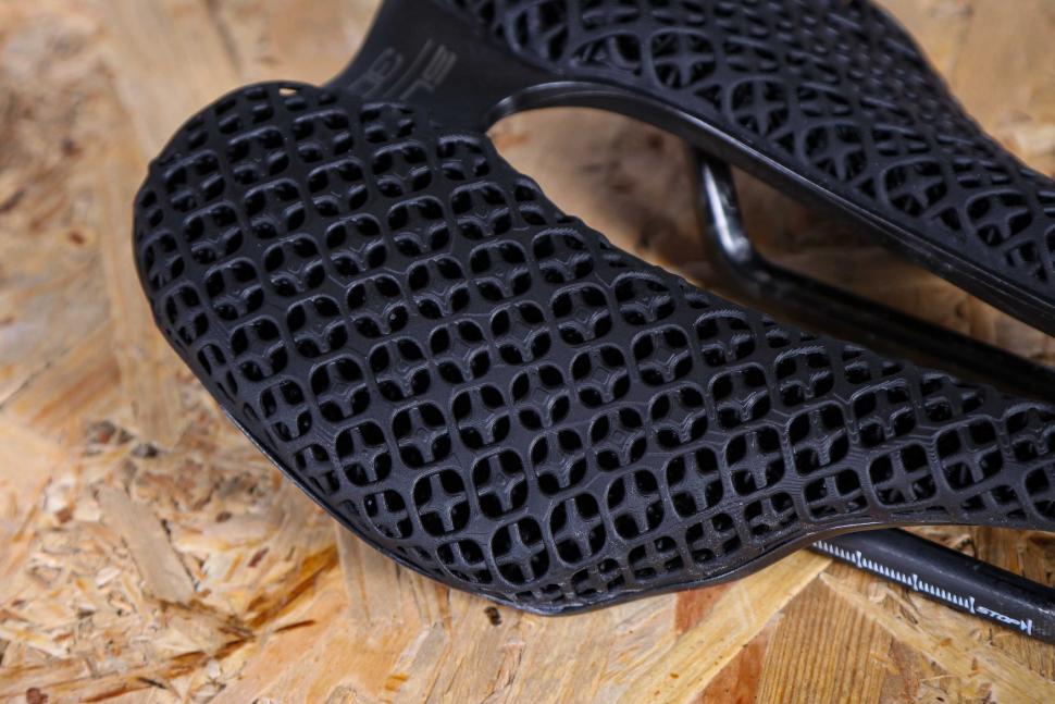 2023 Selle Italia SLR Boost 3D Kit Carbonio Superflow saddle - surface.jpg