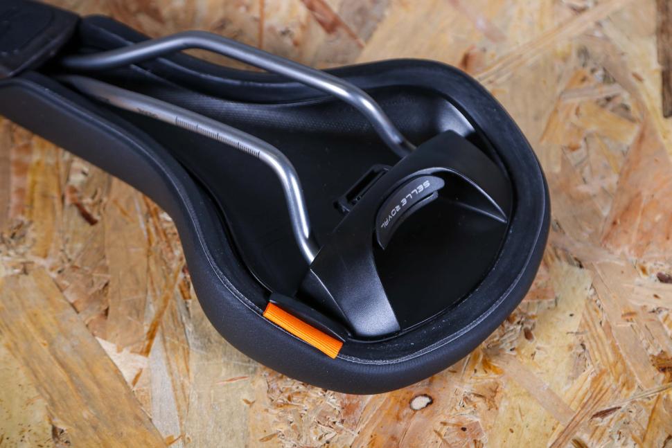 2023 Selle Royal Explora saddle - underside back.jpg