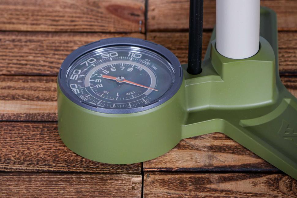 2023 Silca Terra Floor Pump - dial.jpg