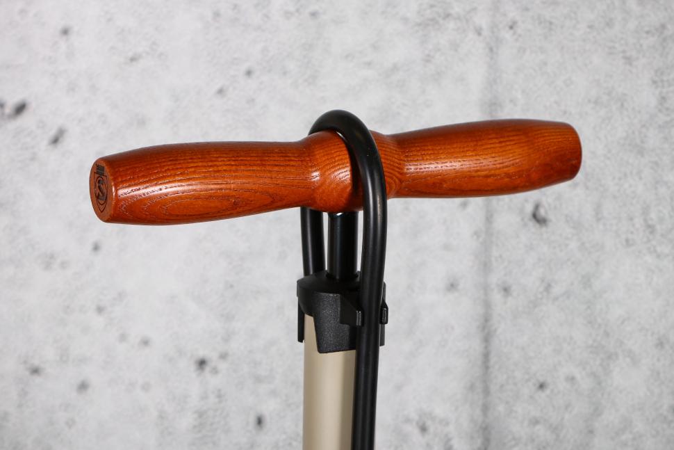 2023 Silca Terra Floor Pump - handle 1.jpg