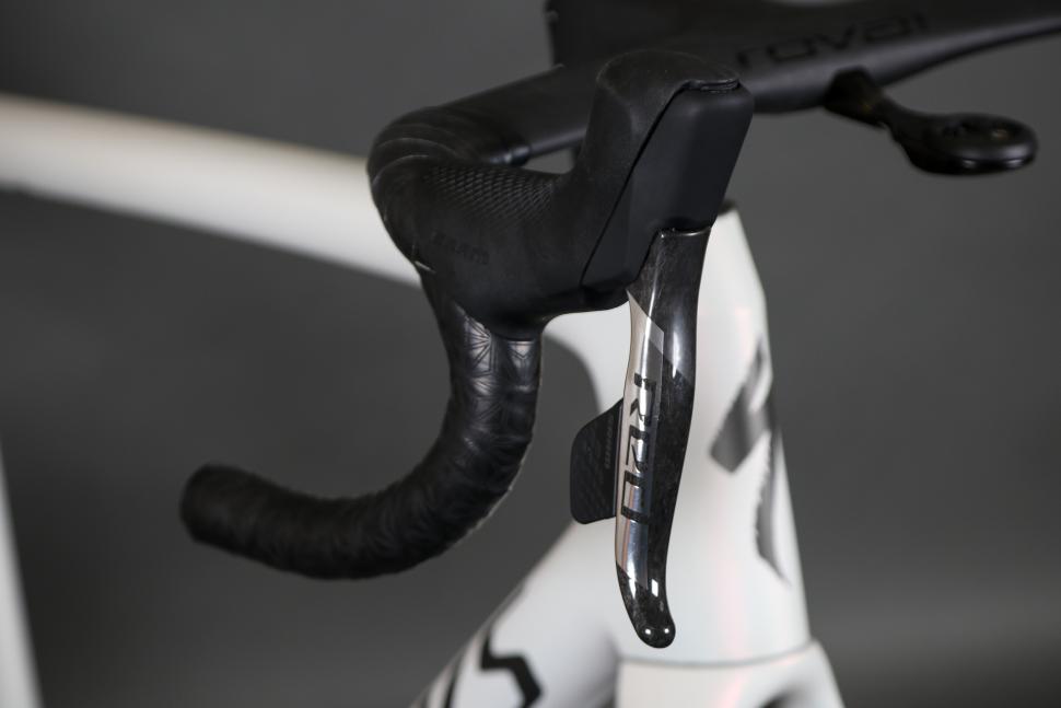 2023 Specialized S-Works Tarmac SL8 - SRAM Red eTap AXS - lever 2.jpg