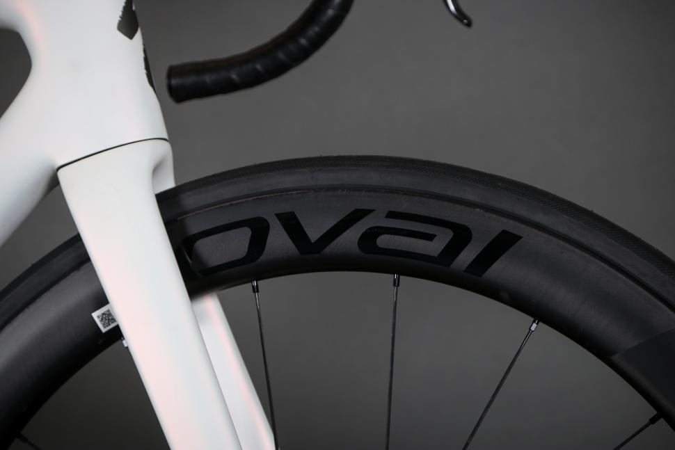 2023 Specialized S-Works Tarmac SL8 - SRAM Red eTap AXS - rim detail 2.jpg