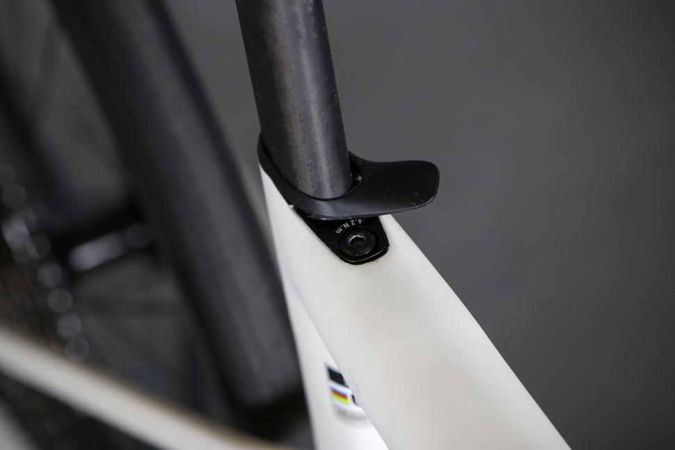 2023 Specialized S-Works Tarmac SL8 - SRAM Red eTap AXS - seat post bolt.jpg