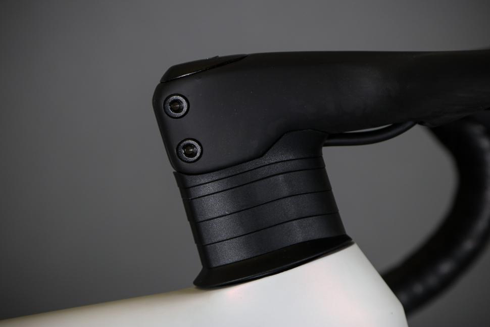 2023 Specialized S-Works Tarmac SL8 - SRAM Red eTap AXS - spacers.jpg