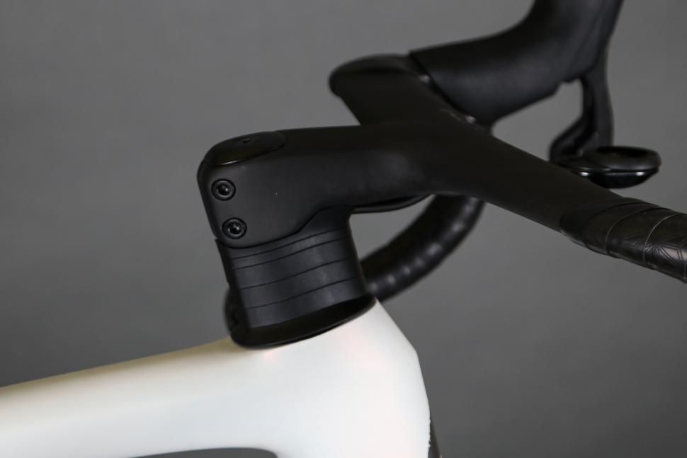 2023 Specialized S-Works Tarmac SL8 - SRAM Red eTap AXS - stem and spacers.jpg