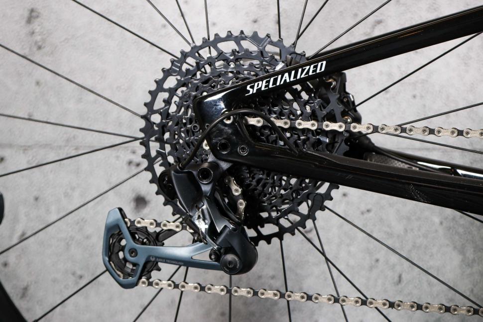 2023 Specialized Sirrus 6.0 - cassette and rear mech.jpg