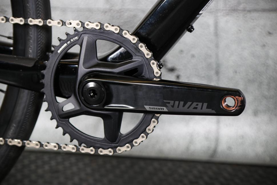2023 Specialized Sirrus 6.0 - crank_.jpg