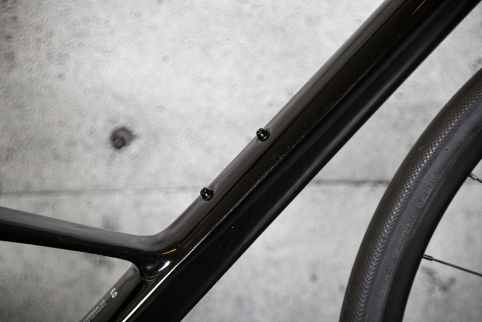 2023 Specialized Sirrus 6.0 - donw tube bosses.jpg