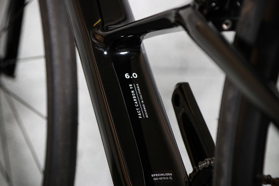 2023 Specialized Sirrus 6.0 - frame detail.jpg