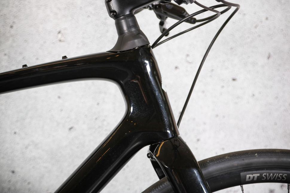 2023 Specialized Sirrus 6.0 - head tube.jpg