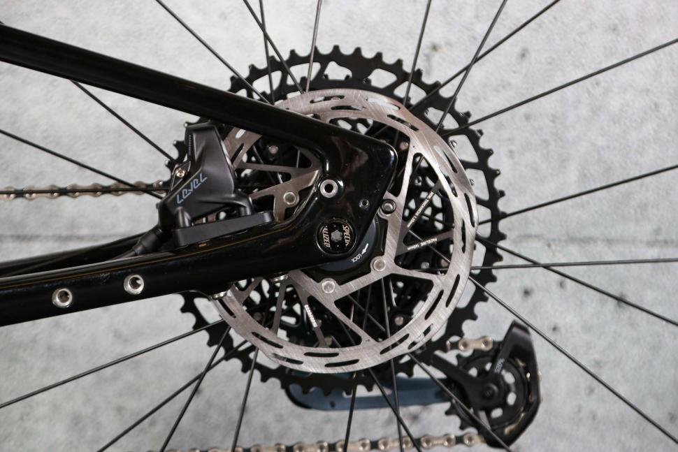 2023 Specialized Sirrus 6.0 - rear disc brake.jpg