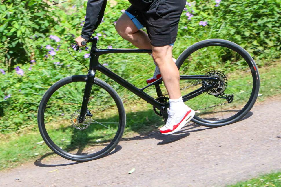 2023 Specialized Sirrus 6.0 - riding 2.jpg