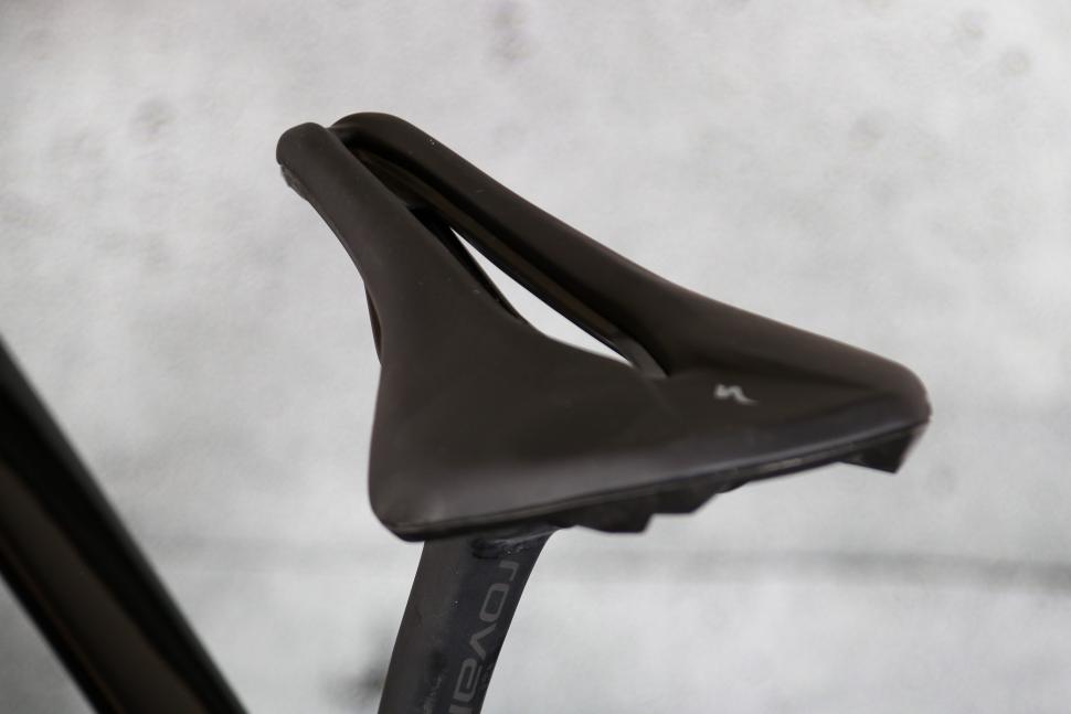 2023 Specialized Sirrus 6.0 - saddle 2.jpg