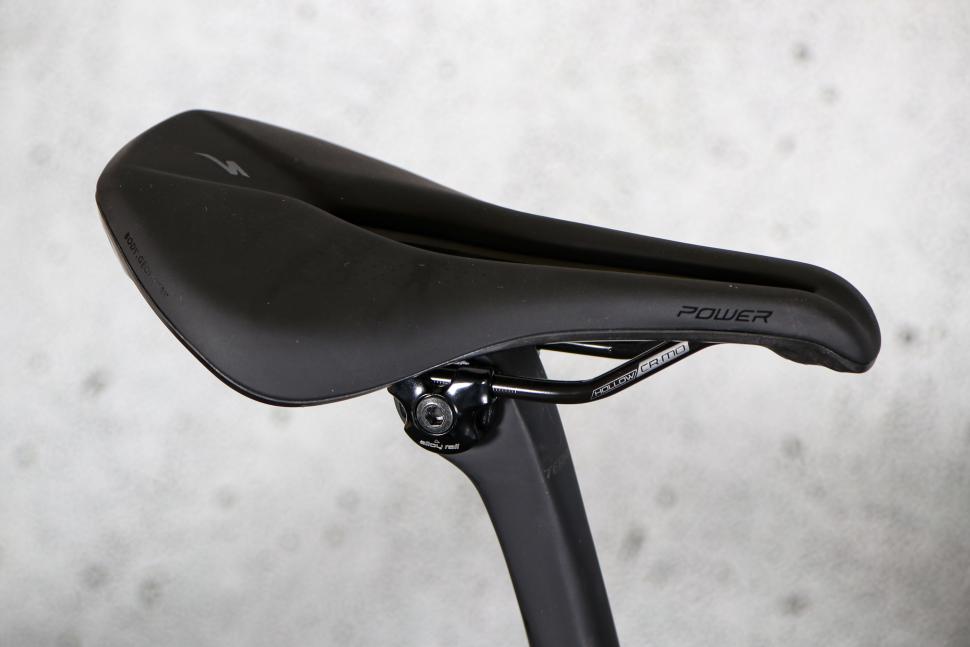 2023 Specialized Sirrus 6.0 - saddle.jpg
